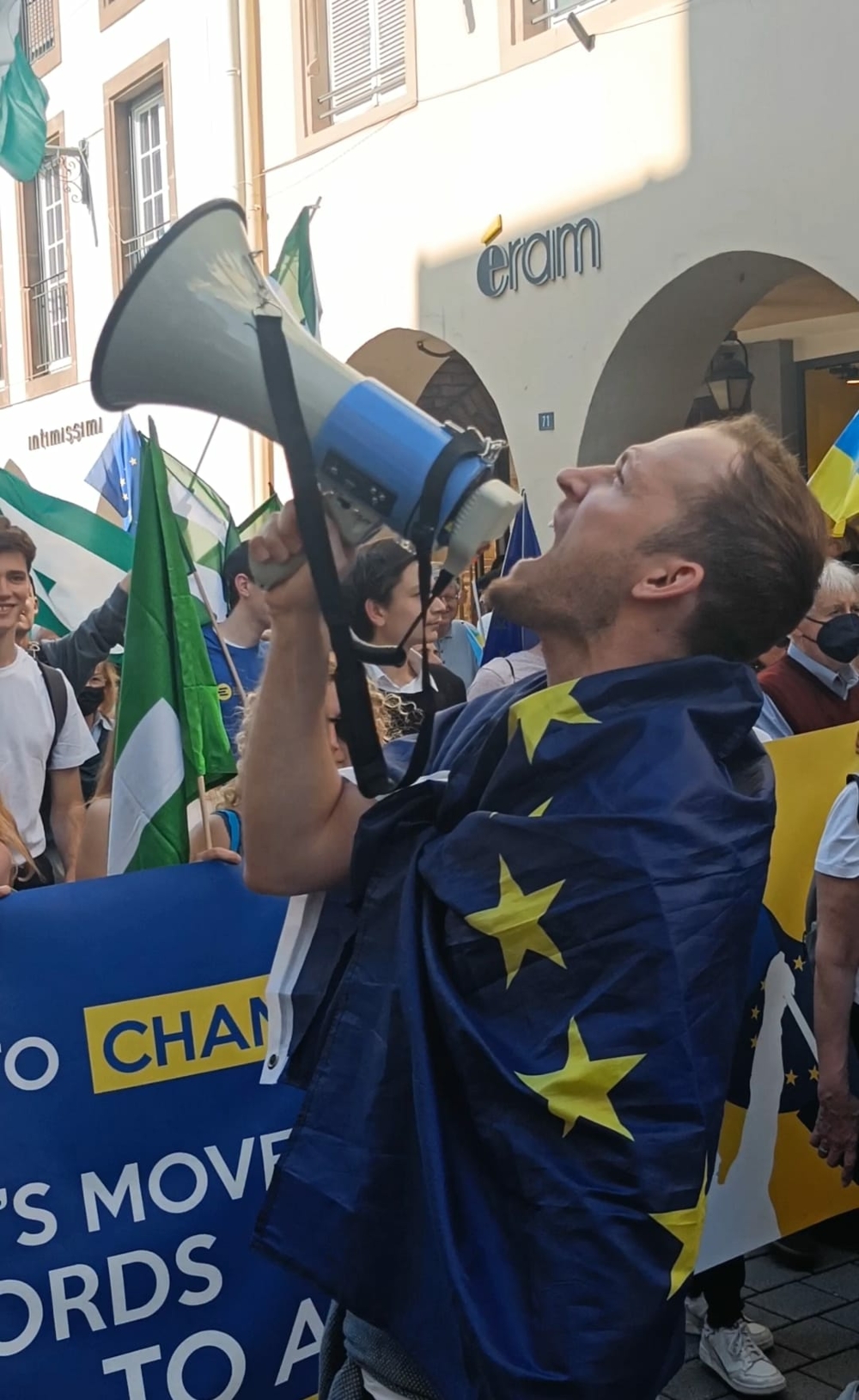Demonstration in Straßburg – Mikrofon